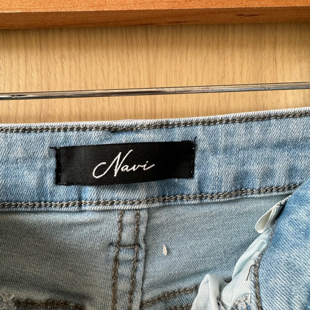 NVGTN XS Navishape Light Wash Ripped Jeans - Picture 6 of 9